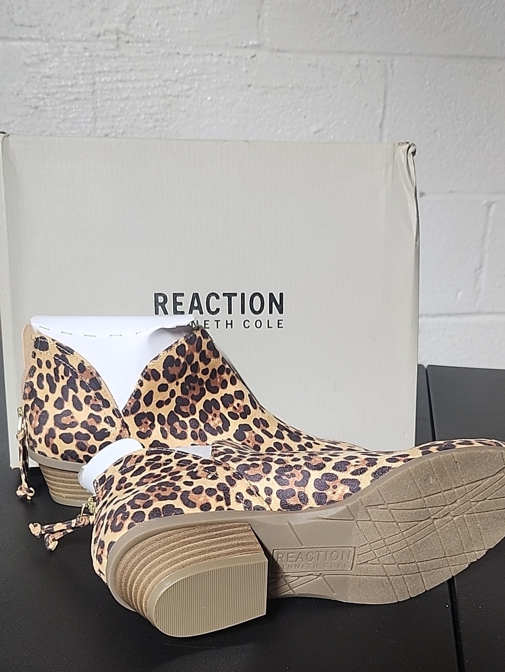 Reaction Kenneth Cole Leopard-Print Sideway